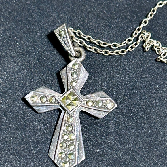 Art Deco Marcasite and Sterling Silver Cross - Picture 3 of 5